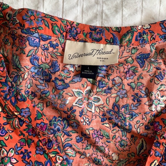 Universal Thread Floral Top | Red floral | Size Large | Puff Sleeve - Picture 3 of 8